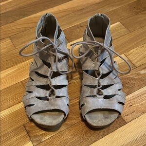 Earth Origins Gray Sandals with Adjustable Straps